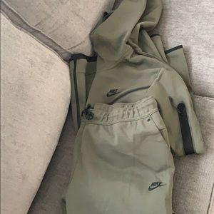 Nike Tech Jogging fit (Full Jogging suit) 2xl